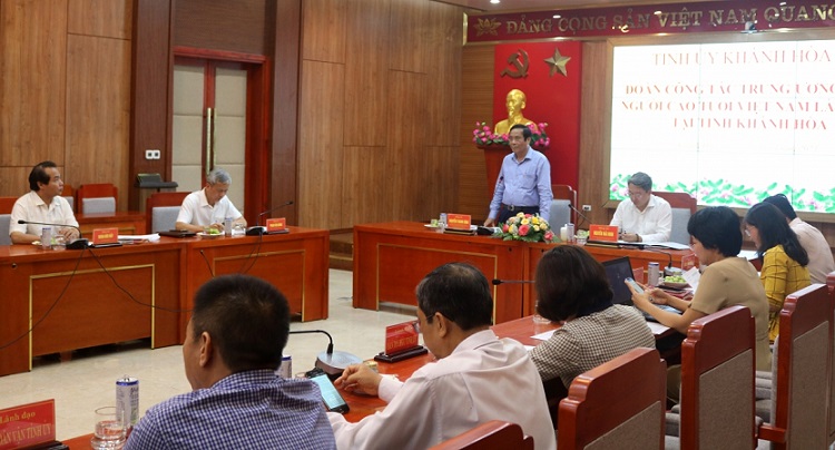 Đoàn công tác Trung ương Hội NCT Việt Nam làm việc với Thường trực Tỉnh ủy<P> Khánh Hòa NCT có nhiều đóng góp cho sự phát triển chung của Khánh Hòa